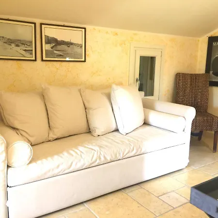 Sardegna - Con Parco E Piscina A Villa *