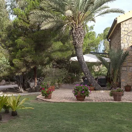 Sardegna - Con Parco E Piscina A Villa *
